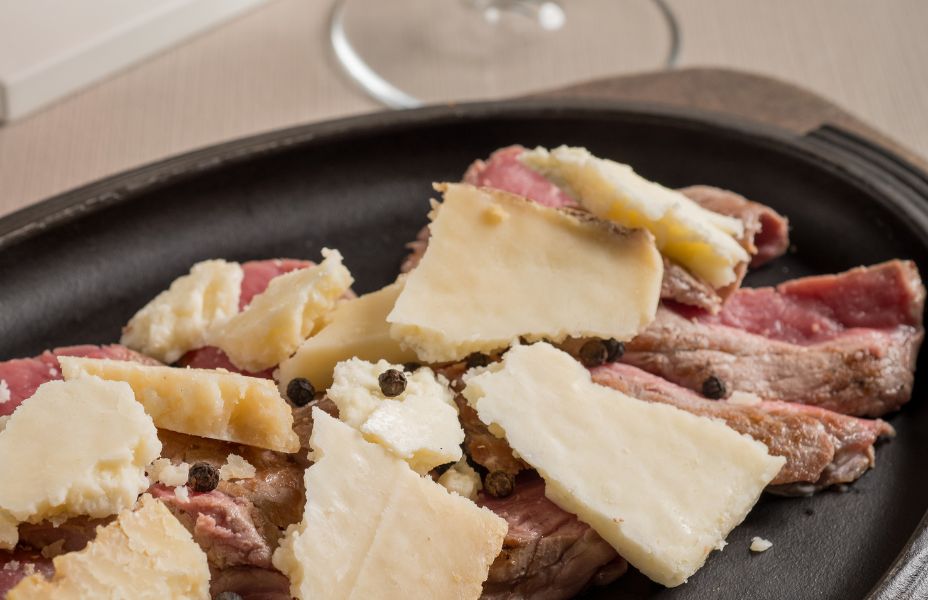Apericena a buffet a Milano per chi ama mangiare bene